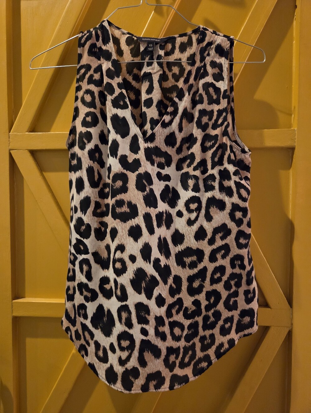 Banana Republic XS Leopard Print Blouse in Black and Tan